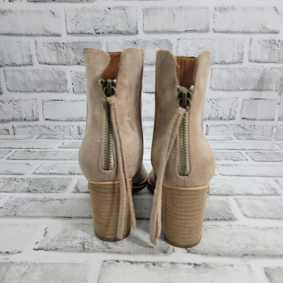 NWOB Beast Fashion Tassel Zipper Faux Suede Tan Heel Booties from Buckle Size 6 - Picture 5 of 8
